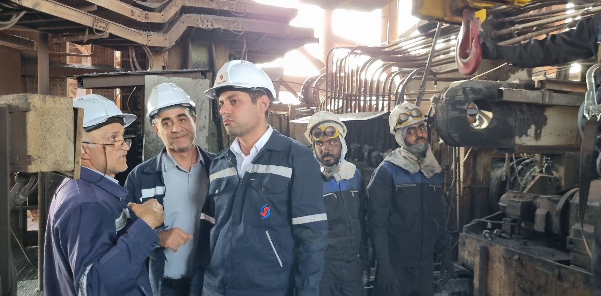 بازدید مدیرعامل شرکت صبا فولاد خلیج فارس از روند تولید/قدردانی از تلاش‌ و تعهد کارکنان به رونق تولید در شرایط سخت